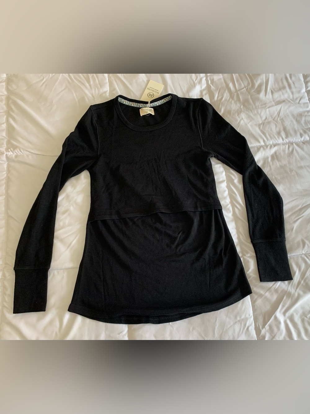 New Wilde lore long-sleeve maternity and nursing top Size M